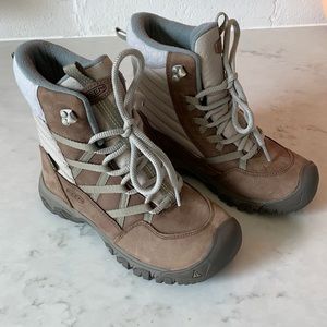 Keen women’s Hoodoo III lace up boot size 6